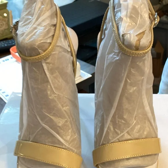 Nine West Ivory Heels Patent Like Texture Size 7 - Picture 3 of 7